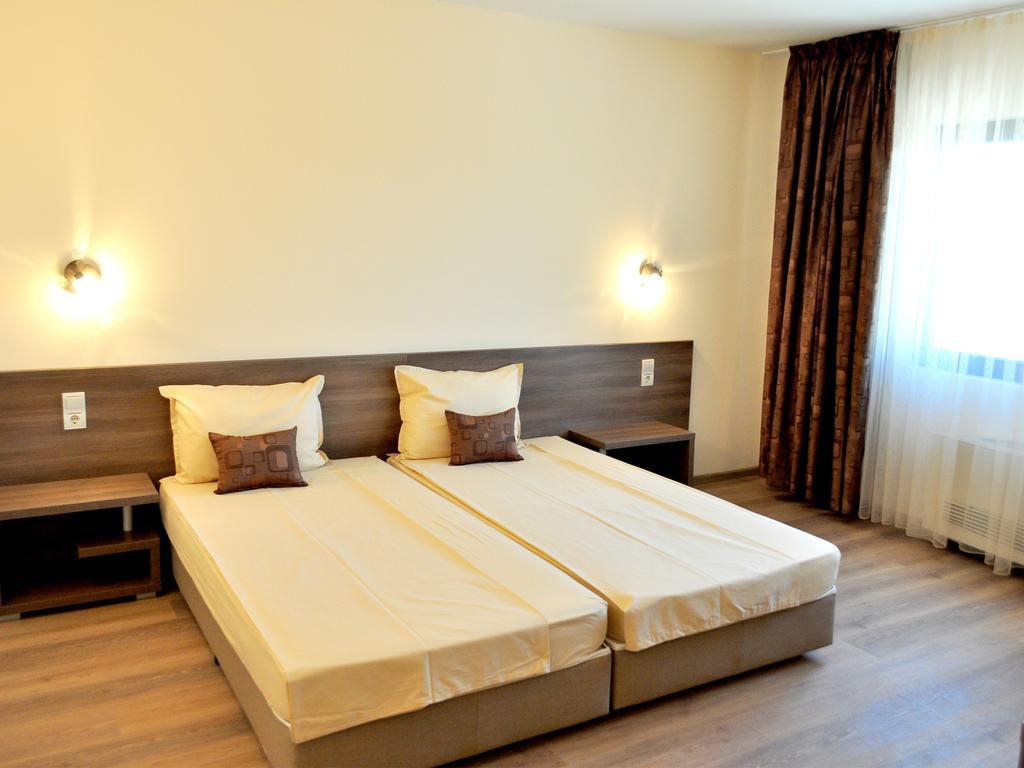 Yustina Villas Guest House Værelse billede